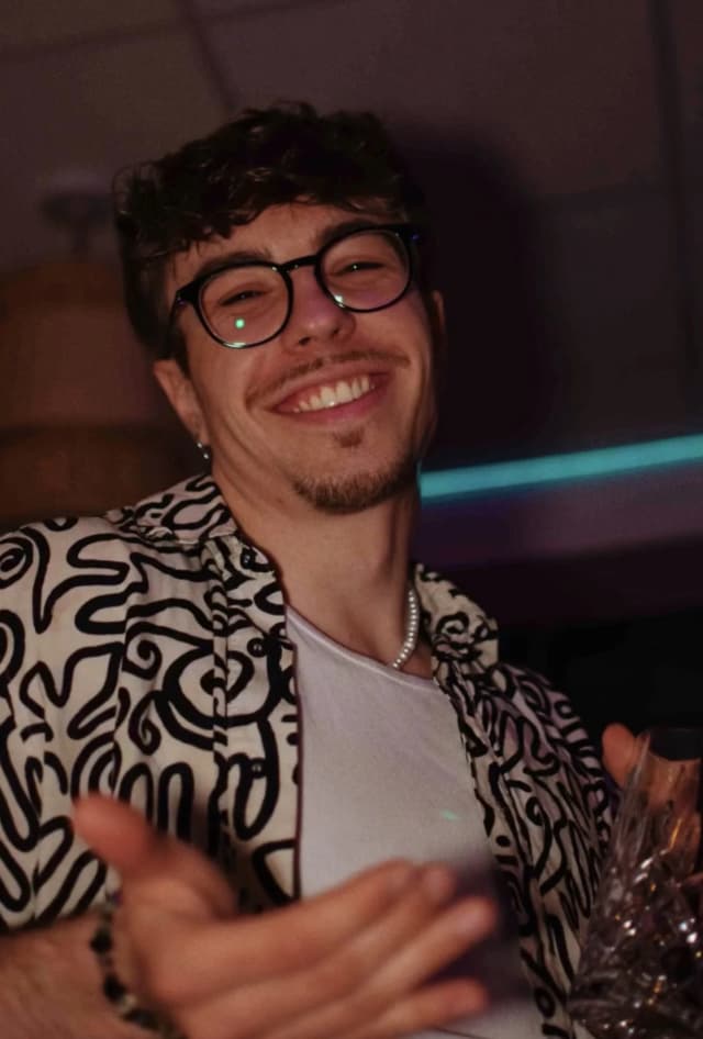 Yannis Hirsch – frische Perspektiven und Kreativ-Chaos